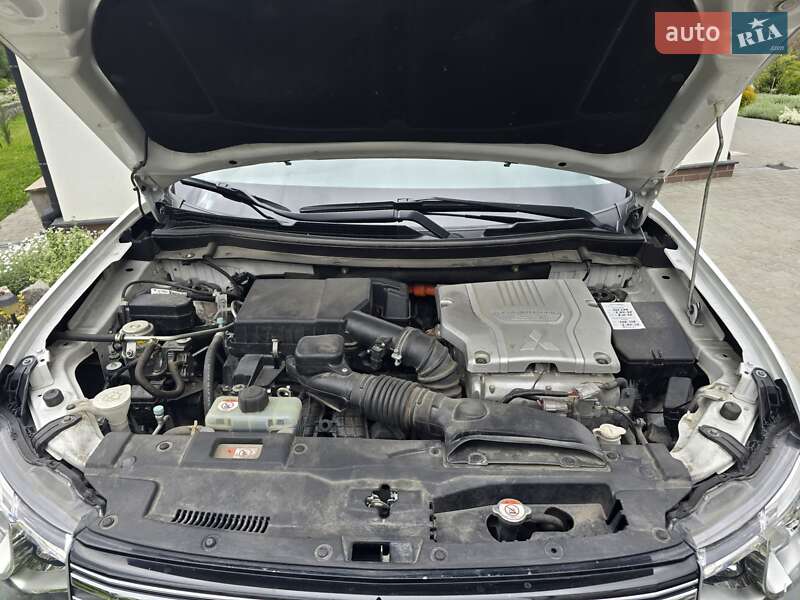 Внедорожник / Кроссовер Mitsubishi Outlander 2014 в Киеве