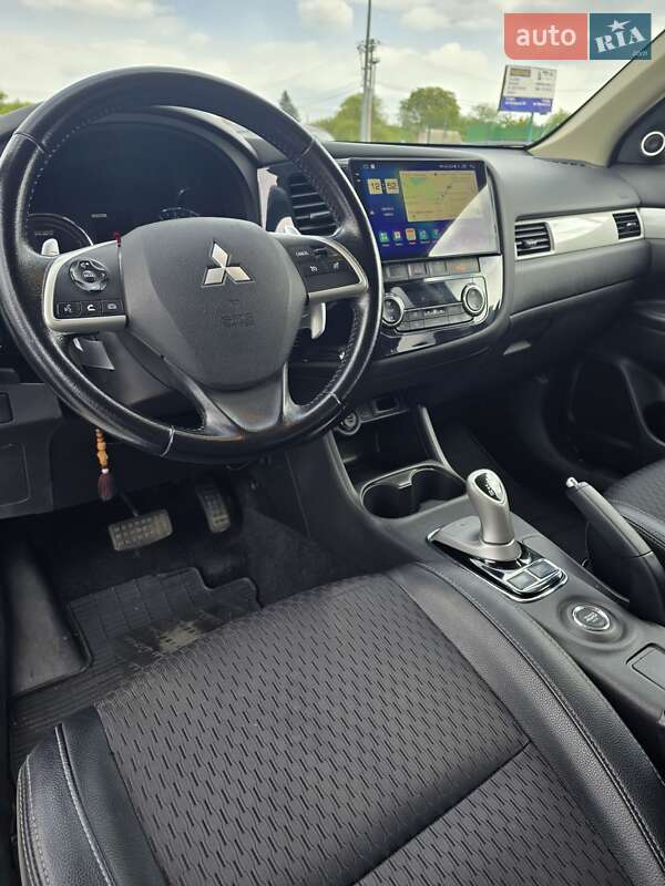 Внедорожник / Кроссовер Mitsubishi Outlander 2014 в Киеве