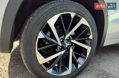 Внедорожник / Кроссовер Mitsubishi Outlander 2022 в 