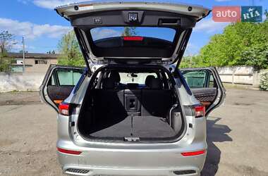 Внедорожник / Кроссовер Mitsubishi Outlander 2022 в 