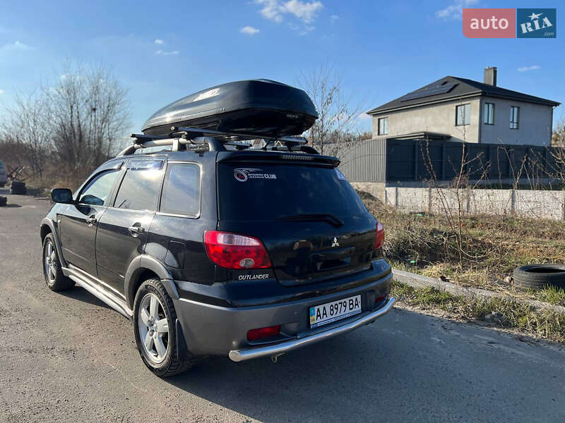 Позашляховик / Кросовер Mitsubishi Outlander 2005 в Києві