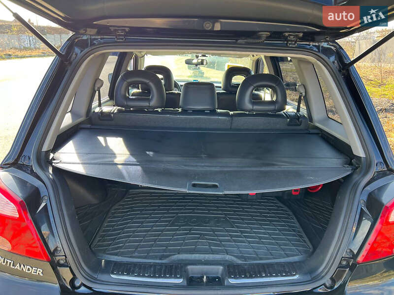 Позашляховик / Кросовер Mitsubishi Outlander 2005 в Києві