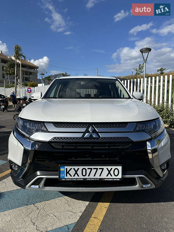 Внедорожник / Кроссовер Mitsubishi Outlander 2020 в Львове
