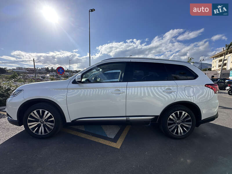 Внедорожник / Кроссовер Mitsubishi Outlander 2020 в Львове