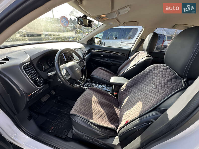 Внедорожник / Кроссовер Mitsubishi Outlander 2020 в Львове