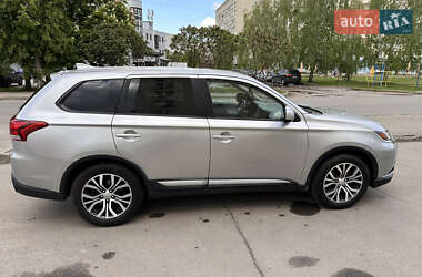 Внедорожник / Кроссовер Mitsubishi Outlander 2018 в 