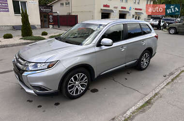 Внедорожник / Кроссовер Mitsubishi Outlander 2018 в 