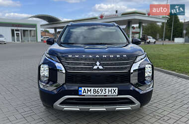Позашляховик / Кросовер Mitsubishi Outlander 2022 в 