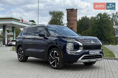 Позашляховик / Кросовер Mitsubishi Outlander 2022 в 