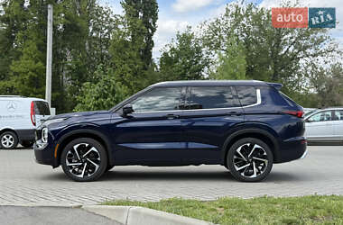 Позашляховик / Кросовер Mitsubishi Outlander 2022 в 