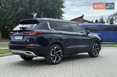 Позашляховик / Кросовер Mitsubishi Outlander 2022 в 