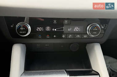Позашляховик / Кросовер Mitsubishi Outlander 2022 в 