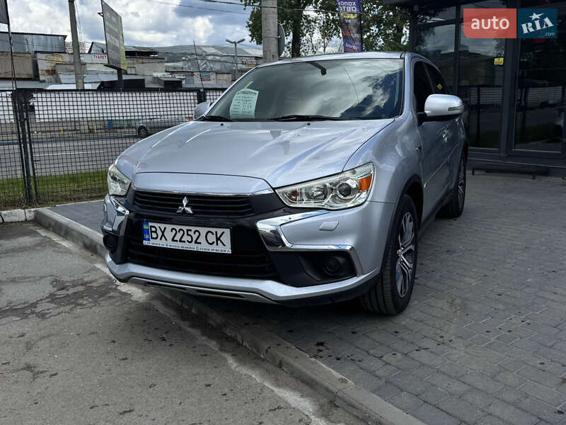 Позашляховик / Кросовер Mitsubishi Outlander 2016 в 