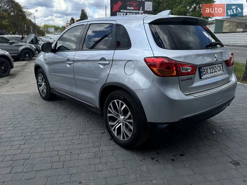 Позашляховик / Кросовер Mitsubishi Outlander 2016 в Хмельницькому