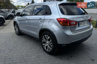 Позашляховик / Кросовер Mitsubishi Outlander 2016 в 