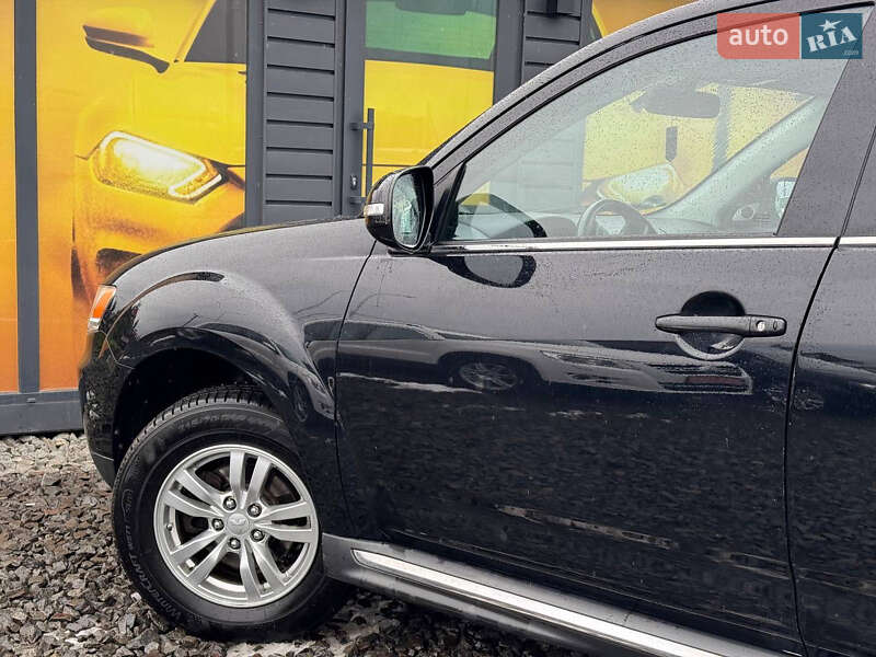 Позашляховик / Кросовер Mitsubishi Outlander 2010 в Стрию