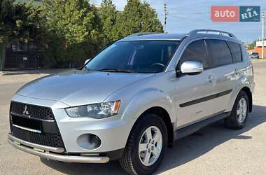 Внедорожник / Кроссовер Mitsubishi Outlander 2011 в 