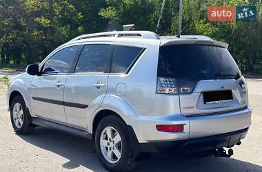 Внедорожник / Кроссовер Mitsubishi Outlander 2011 в 