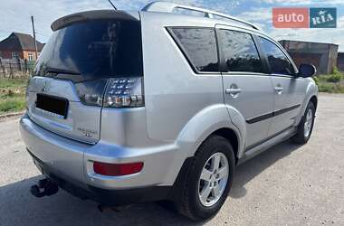 Внедорожник / Кроссовер Mitsubishi Outlander 2011 в 