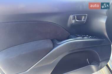 Внедорожник / Кроссовер Mitsubishi Outlander 2011 в 