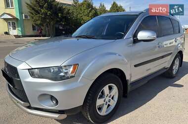 Внедорожник / Кроссовер Mitsubishi Outlander 2011 в 