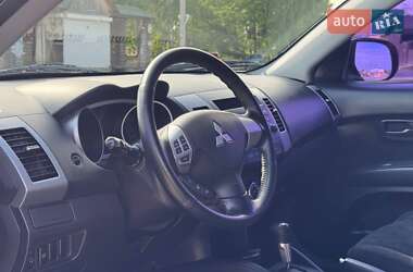 Внедорожник / Кроссовер Mitsubishi Outlander 2011 в 