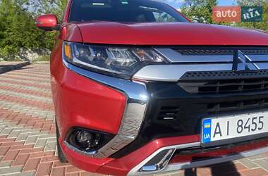 Позашляховик / Кросовер Mitsubishi Outlander 2019 в 