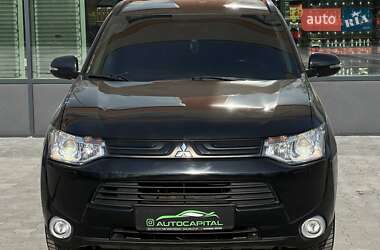 Позашляховик / Кросовер Mitsubishi Outlander 2012 в 
