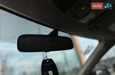 Позашляховик / Кросовер Mitsubishi Outlander 2012 в 