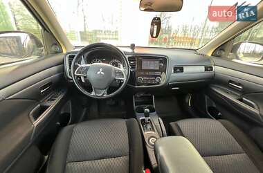 Позашляховик / Кросовер Mitsubishi Outlander 2012 в 