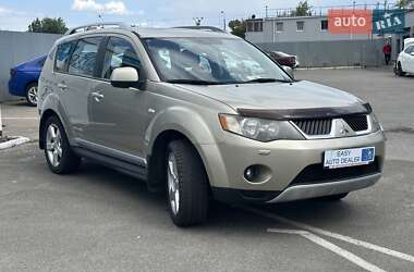 Внедорожник / Кроссовер Mitsubishi Outlander 2009 в 