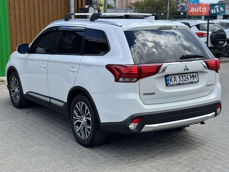 Внедорожник / Кроссовер Mitsubishi Outlander 2016 в Одессе