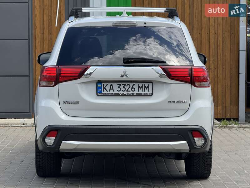 Внедорожник / Кроссовер Mitsubishi Outlander 2016 в Одессе