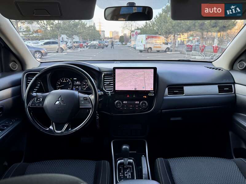 Внедорожник / Кроссовер Mitsubishi Outlander 2016 в Одессе
