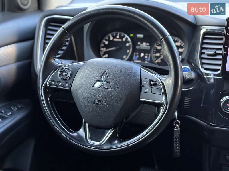 Внедорожник / Кроссовер Mitsubishi Outlander 2016 в Одессе
