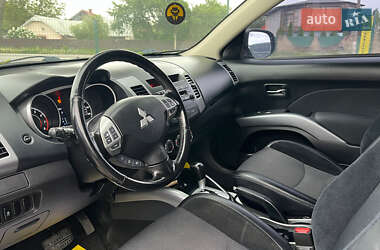 Внедорожник / Кроссовер Mitsubishi Outlander 2013 в 