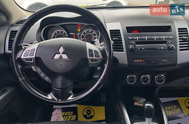 Внедорожник / Кроссовер Mitsubishi Outlander 2013 в 