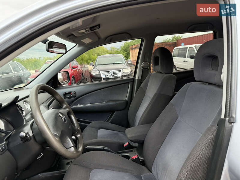 Позашляховик / Кросовер Mitsubishi Outlander 2003 в Рівному