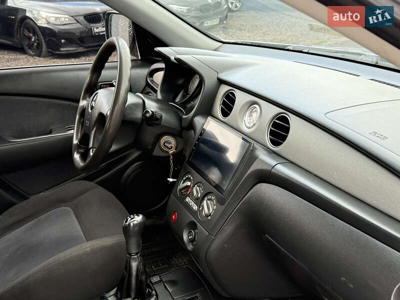 Позашляховик / Кросовер Mitsubishi Outlander 2003 в Рівному