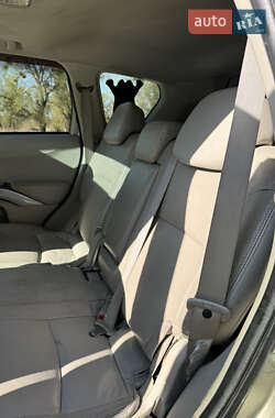 Внедорожник / Кроссовер Mitsubishi Outlander 2007 в 