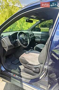 Позашляховик / Кросовер Mitsubishi Outlander 2018 в 