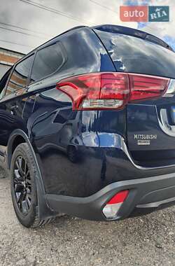 Позашляховик / Кросовер Mitsubishi Outlander 2018 в 