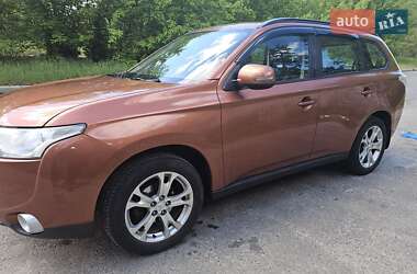 Внедорожник / Кроссовер Mitsubishi Outlander 2013 в 