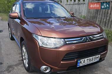 Внедорожник / Кроссовер Mitsubishi Outlander 2013 в 