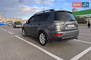 Внедорожник / Кроссовер Mitsubishi Outlander 2011 в 