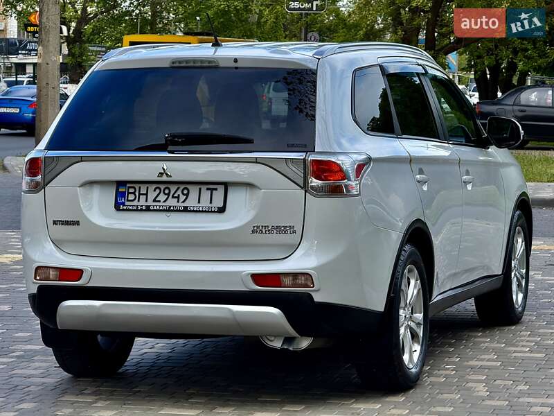 Позашляховик / Кросовер Mitsubishi Outlander 2015 в Одесі