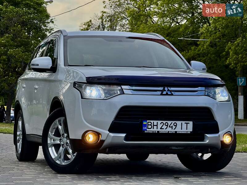 Позашляховик / Кросовер Mitsubishi Outlander 2015 в Одесі