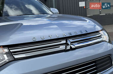Внедорожник / Кроссовер Mitsubishi Outlander 2014 в 