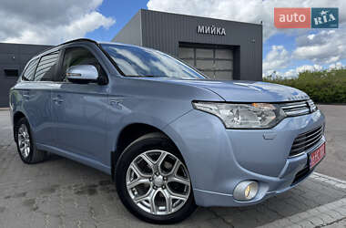 Внедорожник / Кроссовер Mitsubishi Outlander 2014 в 