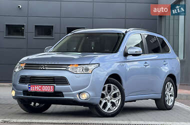 Внедорожник / Кроссовер Mitsubishi Outlander 2014 в 